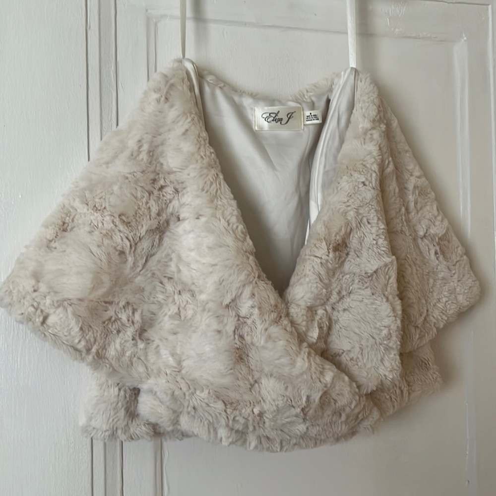 Like new Eliza J elegant shoulder cover